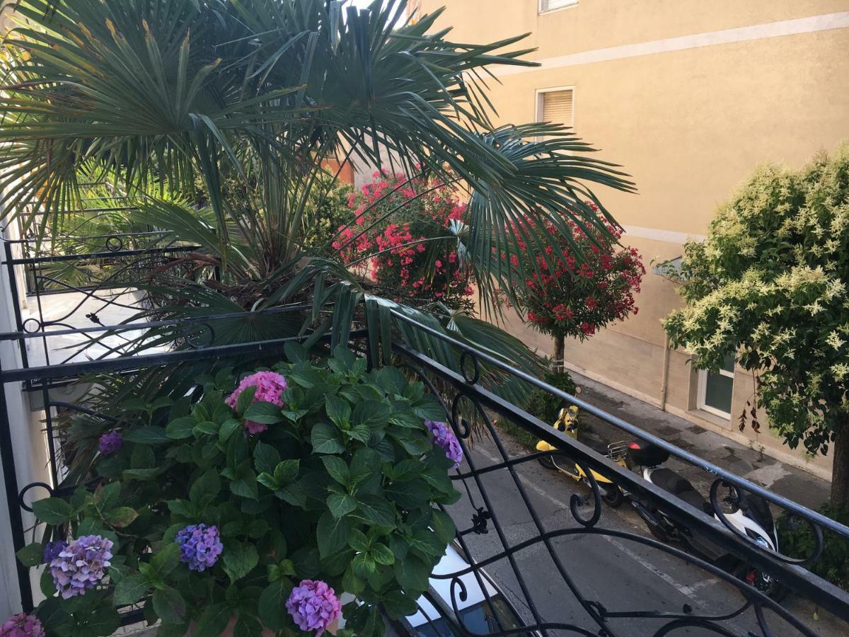 Rodeo Drive Apartment Виареджо Екстериор снимка